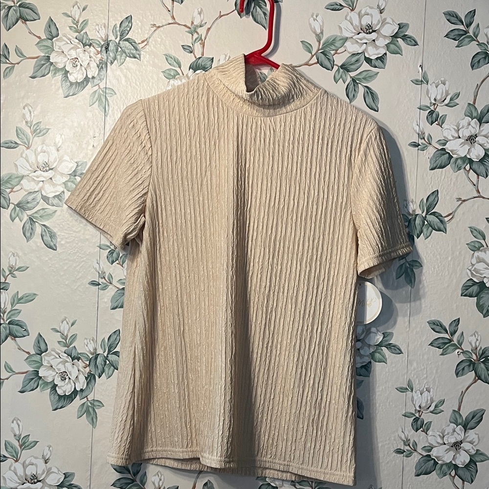 💁‍♀️WOMENS Cream Textured Short-Sleeve Mock Neck Top